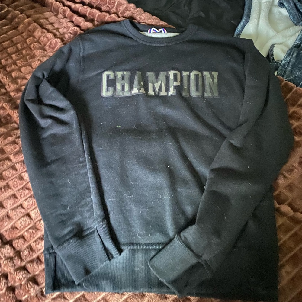 champion crew neck with camo lettering